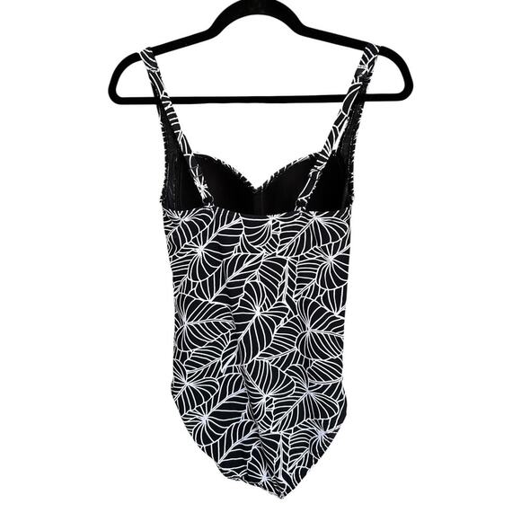 Nip Tuck Women's Black + White Sorrento Stripe Tummy Control Swimsuit Size 6 - Picture 5 of 5